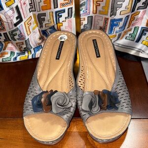 Elegant White and Tan Handbag